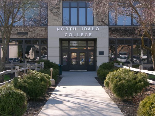 A picture of the entrance to Lee-Kildow Hall at North Idaho College